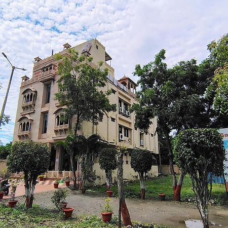 Hotel Sai Jharna Shirdi Esterno foto