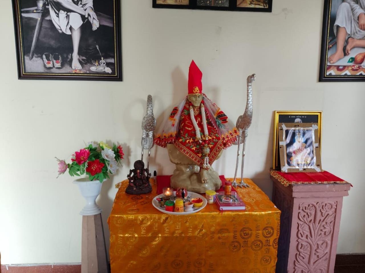 Hotel Sai Jharna Shirdi Esterno foto